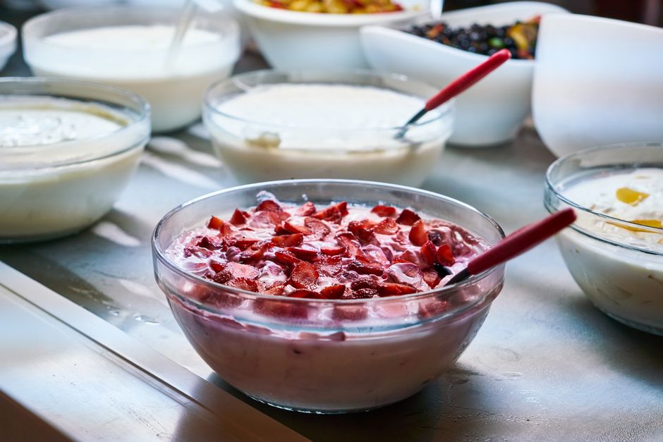 Salada de Frutas com Iogurte e Raspas de Limão